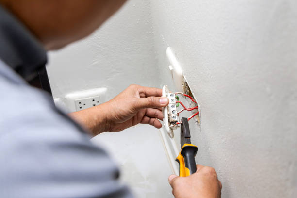 Best Affordable Emergency Electrician  in Salt Creek Commons, IN